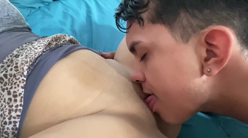 mackencie29: Sudut pandangan pertama - adik tiri panas meletakkan pepeknya di muka...