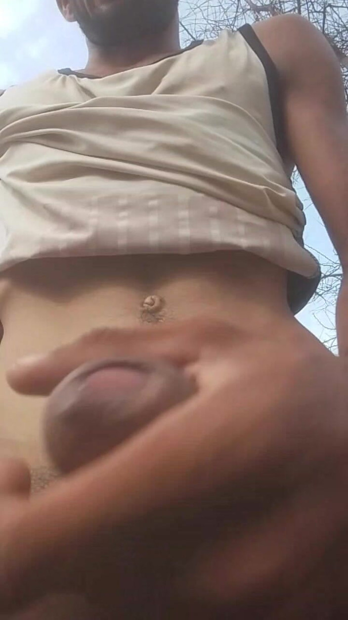Bhagirth jaat: Masturbación nativa sacudiendo mi pene vigorosamente en la jungla.