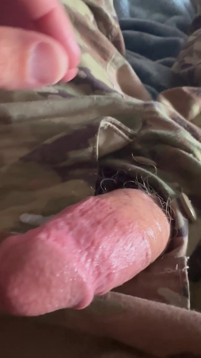 Gay Soldier Stuff: Żołnierz Strzelanie gorącego ładunku spermy w niektóre majtki ranger i szarpanie...