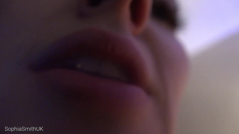 SophiaSmithUK: ASMR a big kiss
