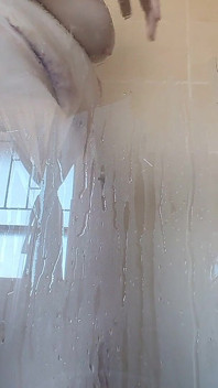POV: Je kijkt toe hoe ik stiekem douche