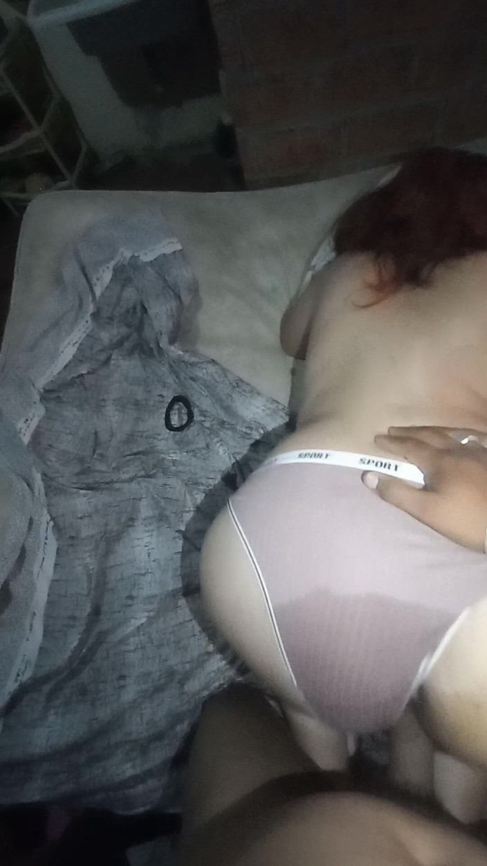 Eatrella j: Uma linda latina na minha cama