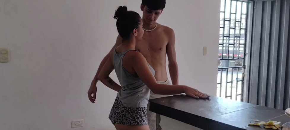 ValentinaHot10: Sex cu înregistrare de acasă cu sora mea vitregă brunetă, femeie...