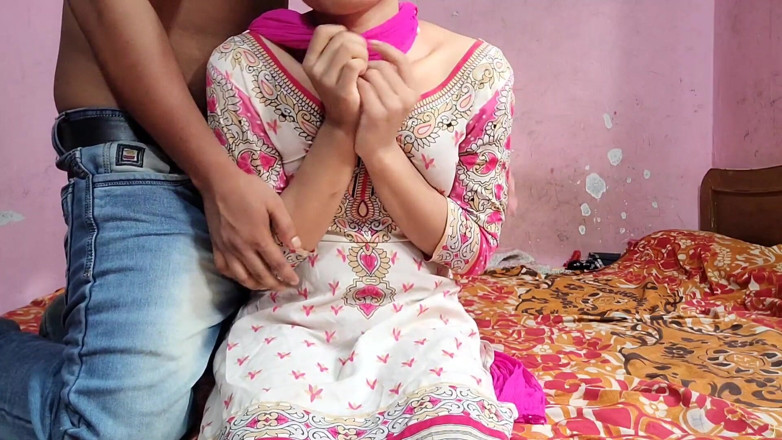 Your kavita bhabhi: Une bhabhi desi se fait baiser par son demi-frère