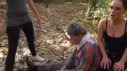 Femdom Austria: Задушення старого раба в лісі