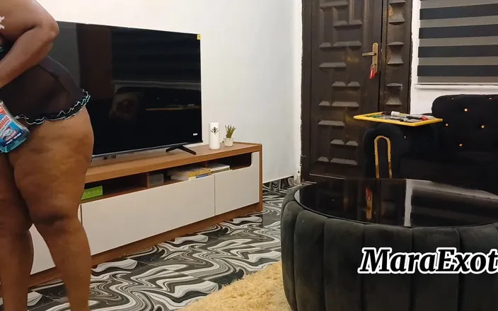 Mara Exotic: Sweaty Fat Ass Ebony House Maid Midweek Touch Ups