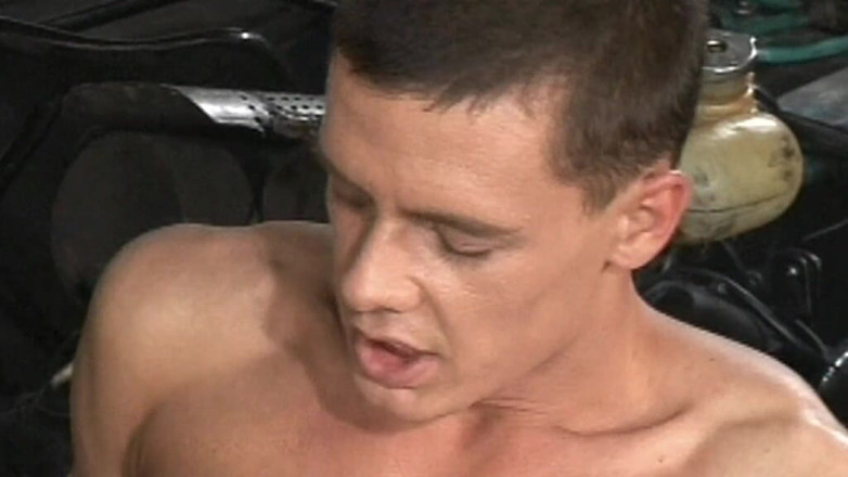 Diamond Pictures (Official): 私は若いスポーツマンで、筋肉質の恋人にアナルを激しく突かれ、やがて彼が私を詰め込むまで続けます