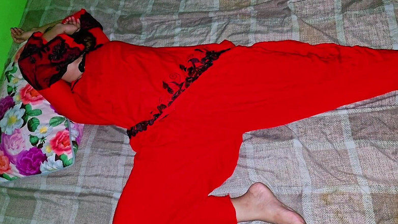 Faryal: Miluji moji krémovou kundičku, kteří chtějí jíst moji šťavnatou kundičku?