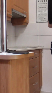 Dev Gotik Hanım Küçük Kızını Temizlik İçin Büyütüyor!