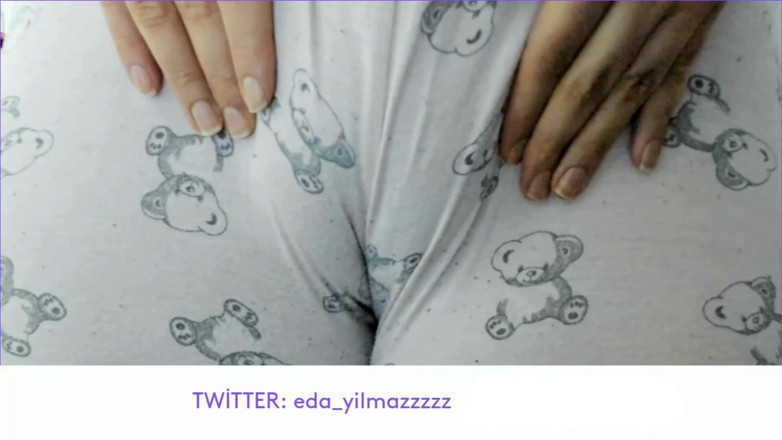 bigass_sexy_bigboobs: Stydké pysky- Oteklá kundička- Masturbujte s Pyžama