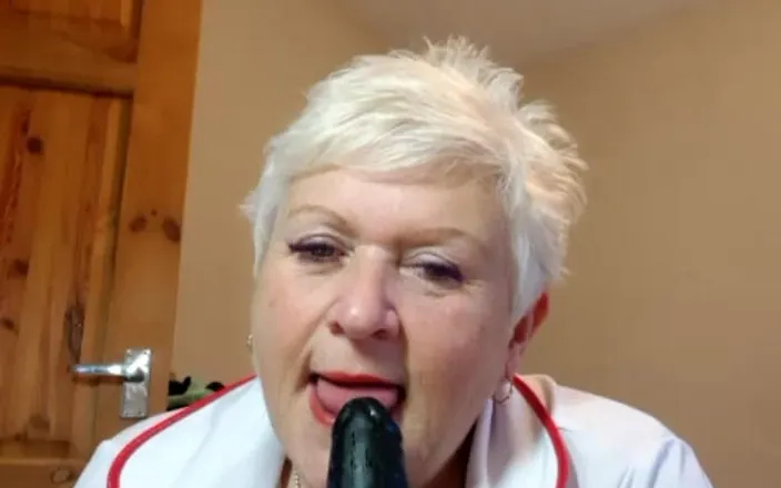 Uk Joolz: Stream started at 01/20/2020 02:29 pm