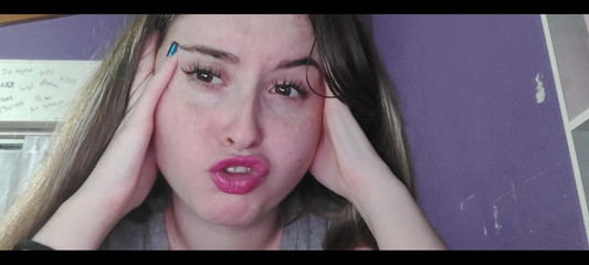 RavenHearth666VIP: Lápiz labial rosa antes de salir de casa