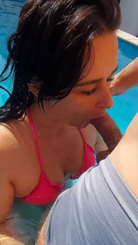 I Invited My Step-cousin to the Pool at Home, She Was Surprised by My Hard and Erect Cock