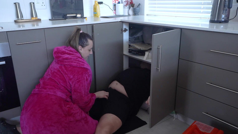 Stacey Reid: MILF Stepmom Pays Stepson with Sex and Creampie