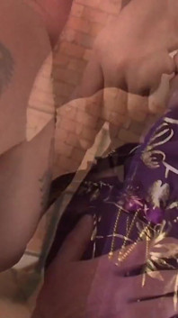 Morena sexy Bo Ryder es follada por la ansiosa polla de su amiga