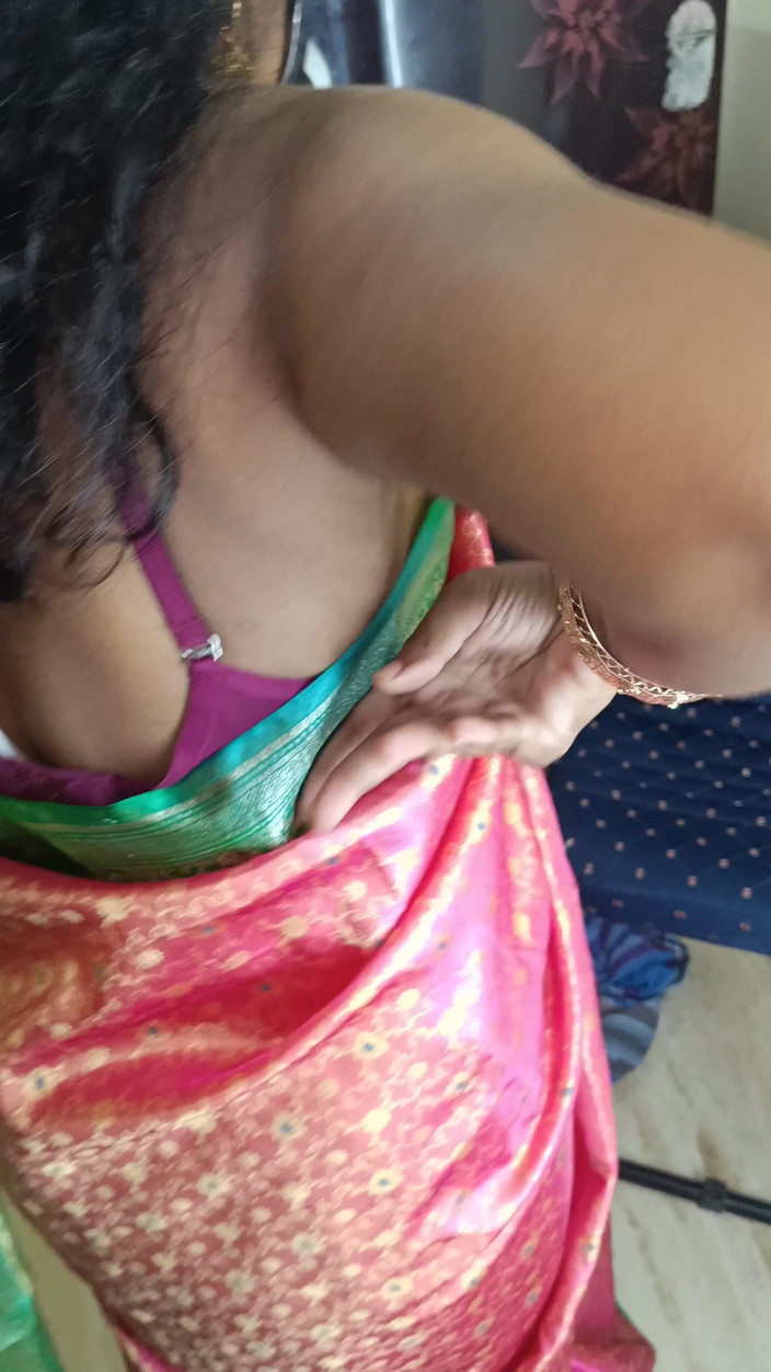 Laxi ammu: Ibu rumah tangga lagi asik nyepong kontol dan ngentot sambil...