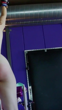 Nina Hartley itaatkar kızın BDSM seansı için sapık bir sahibe olarak