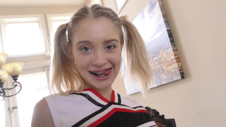 Perv Milfs n Teens: Teen roztleskávačka Anastasia Knight nemůže vidět přímo, zatímco je ošukána -...