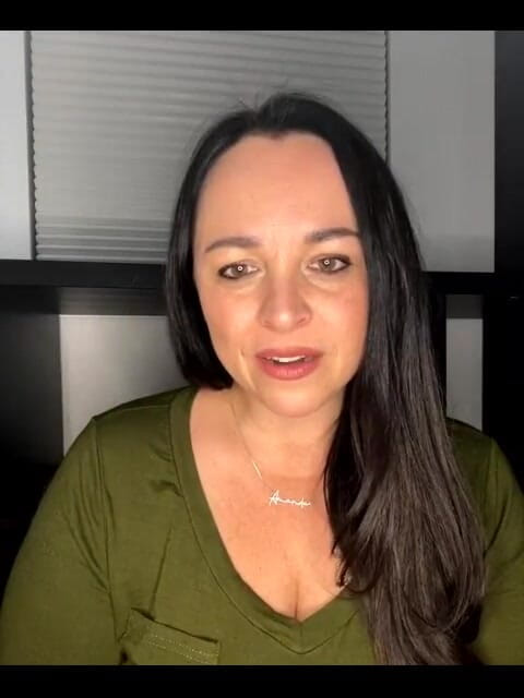 Amanda Thickk: Si rambut coklat seksi