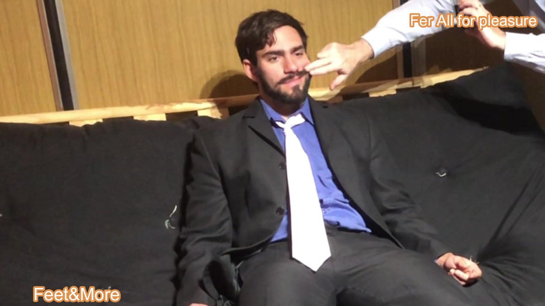 Fer All for pleasure: Uchazeč o práci Hunk je ovládán šéfem Ferem