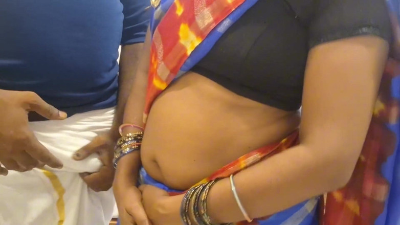 Delightrose: Jurujual Tamil mengongkek orang asing India