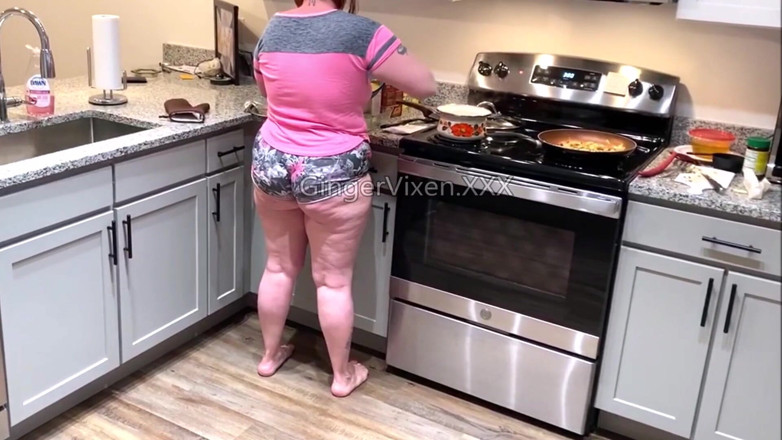 GingerVixen.XXX: Dari memasak hingga dubur