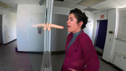 Sammi Starfish: Suck for service