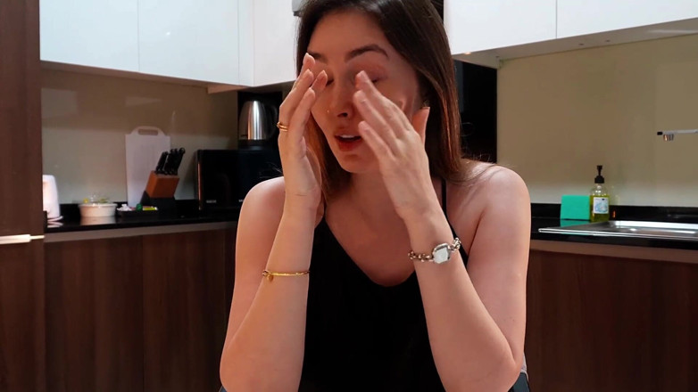 Alina Rai: dekhne ka bindu: sauteli mammi mej ke niche mere land...