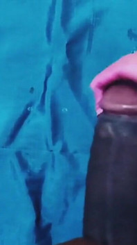 Porno handjob suut satin - muncrat di saree - setelan merah muda satin silky menggosok di kepala kontol (87)