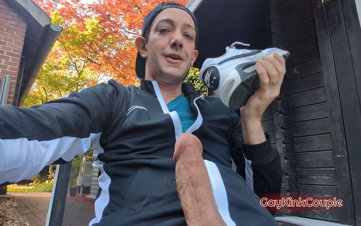 GayKinkCouple: Dela Nike Air Max sneaker 4