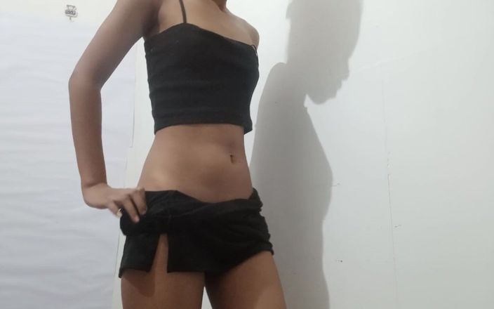 desigirl93: 親密なソロプレイ中に小柄なブロンドの熟女のオーガズム