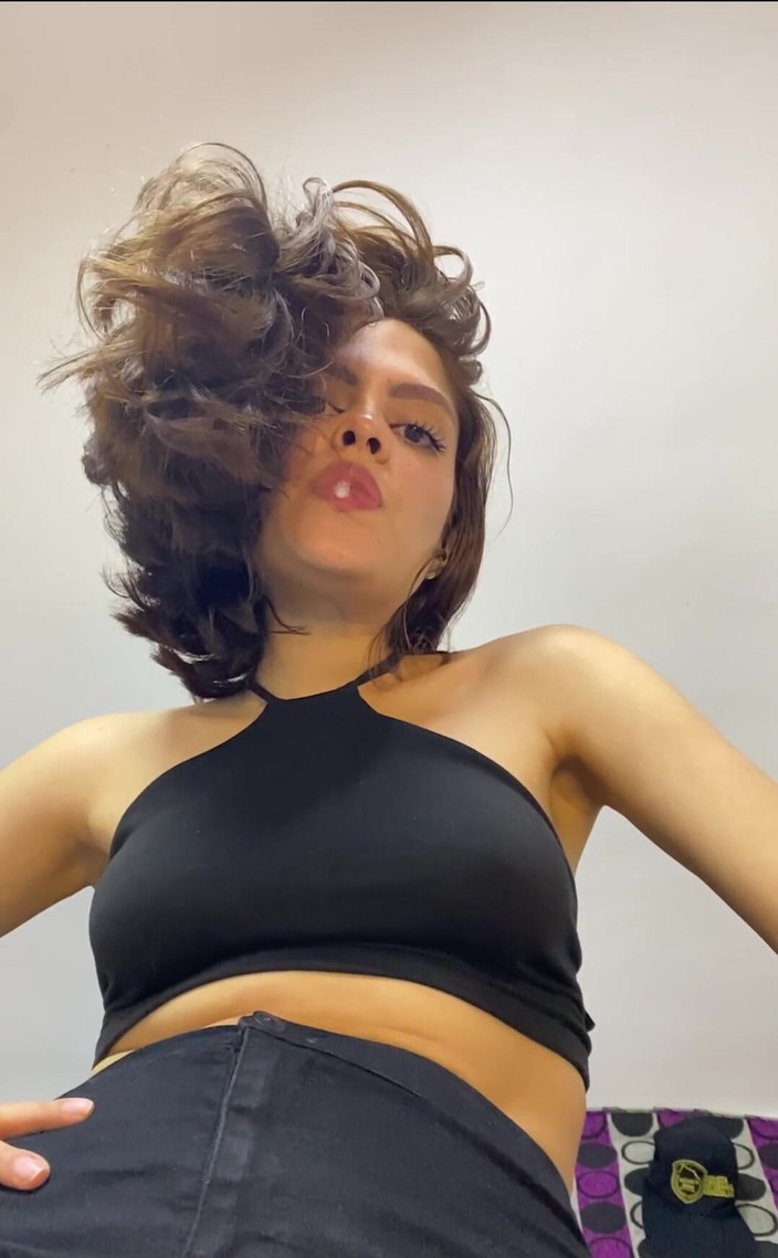 Giantessvalery: Sta per piovere piccolo uomo!