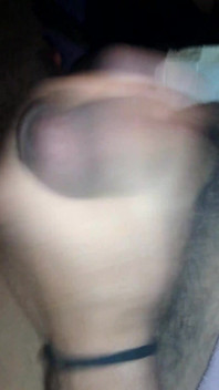 Je me fais baiser dans la salle de bain pendant que je suis sympa