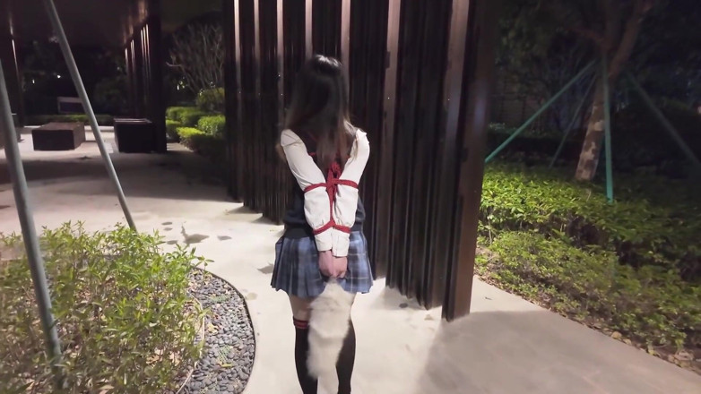 Aisan girl bondage: Hs19 - dívka ve školní uniformě byla svázána toulat se po ulicích
