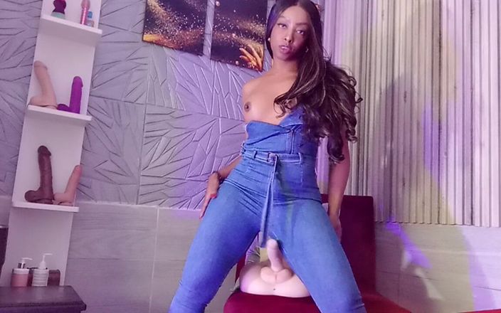 BriannaChelsea: कई लोगों के साथ जो आप मेरे डिल्डो को चोदना चाहते हैं
