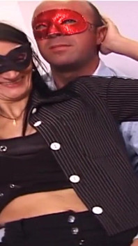 Film italiano completo "Giochini Privati con sexy pornostar che si nascondono dietro una maschera mentre scopa in pov durante il casting"