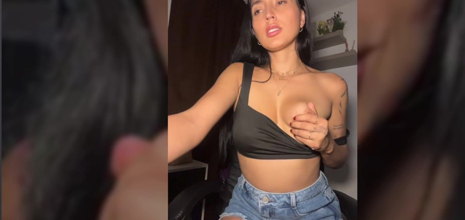 Scarlet Divona: Latina Sex Přírodní Prsa Ukaž kundičku živě