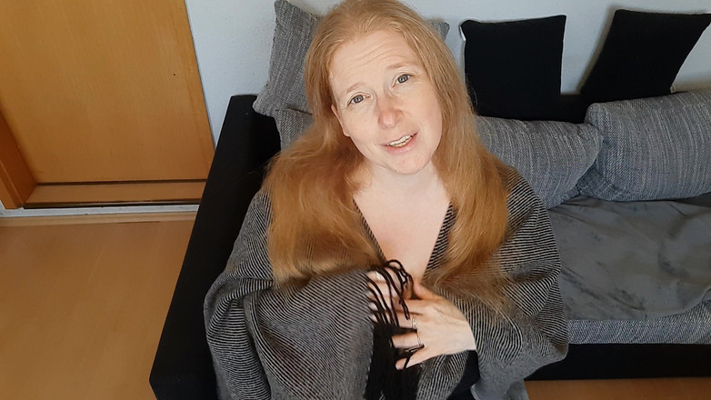 Curly_Dreams: 脱下你的裤子，把你的鸡巴拿出来为我撸管