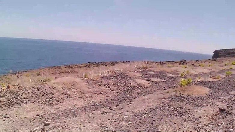bekycarril: Cuplul face drumeții goale în apropiere de coastă