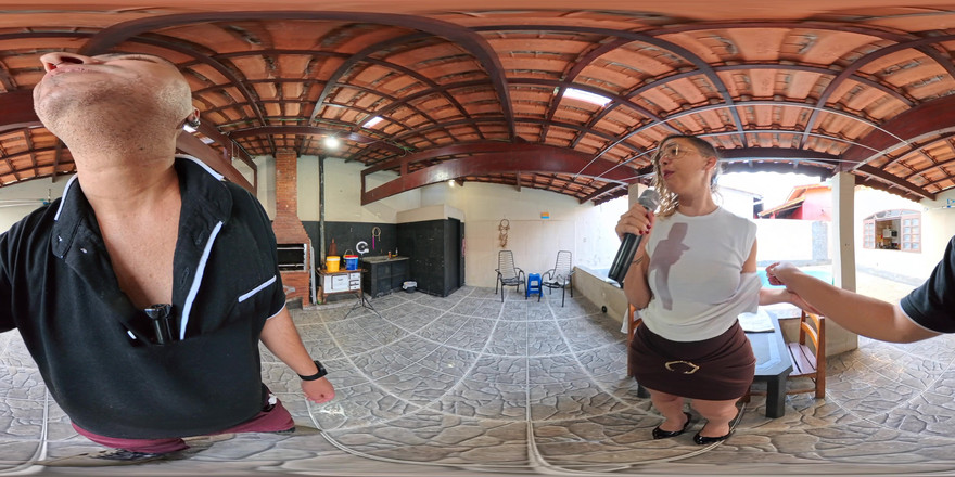 GabbyHorny: रिपोर्टर अपनी रिपोर्ट के दौरान पकड़े जाने के बाद नग्न लाइव हवा में कपड़े उतारता है ।