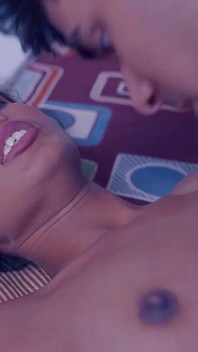 Des Seins Super Sexy Et Une Belle-sœur Sexy Veulent Ressentir Leur Premier Désir Sexuel