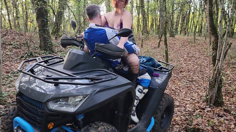 Sexymarghot: Тройничок на выставке с мужиком в atv, который любил ебал мою задницу