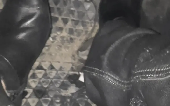 SinDee: Pedal Pumping Boots