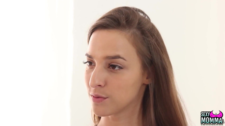Sexy Momma XXX: Dorothy finds stepdaughter Amirah Adara on porn sites!