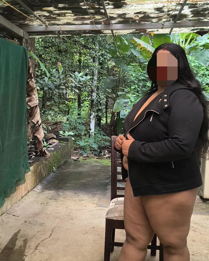 Anne Ipe: Awek Montel India dalam Jack Hitam benar-benar berbogel untuk kamera