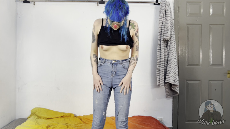 Alice Bean: Pisse en culotte en plastique