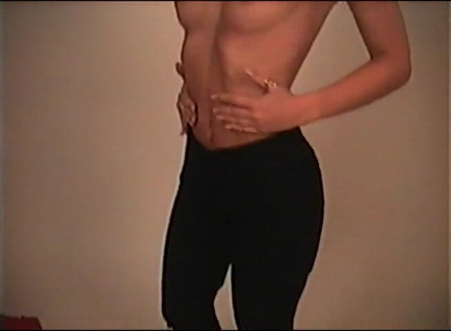 Flash Model Amateurs: 모든 옷을 벗고 보지를 핥는 발정난 갈색 머리
