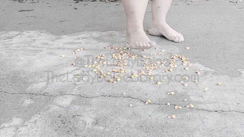 TheLadyBaine: SSBBW barefoot demoness candy corn crushing