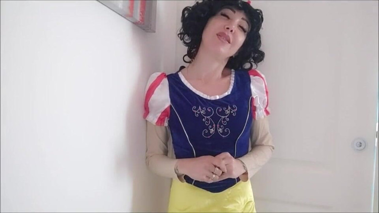 savannahamatoriale: Snowhite Cosplay Sangat Panas