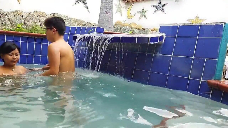 Crisanto999: ¡Llevo a mi madrastra a la piscina!